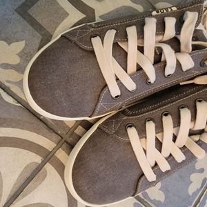 Täōs women's sneaker - Barely Used